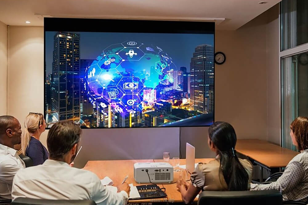 Лазерный проектор в конференц-зале