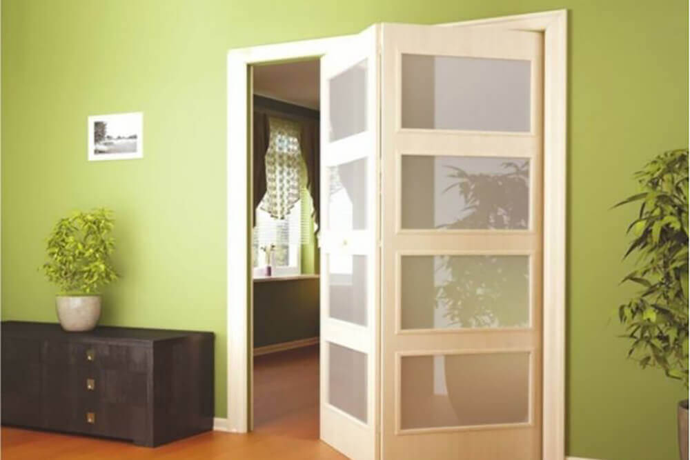 Складные двери со стеклом Складные двери со стеклом