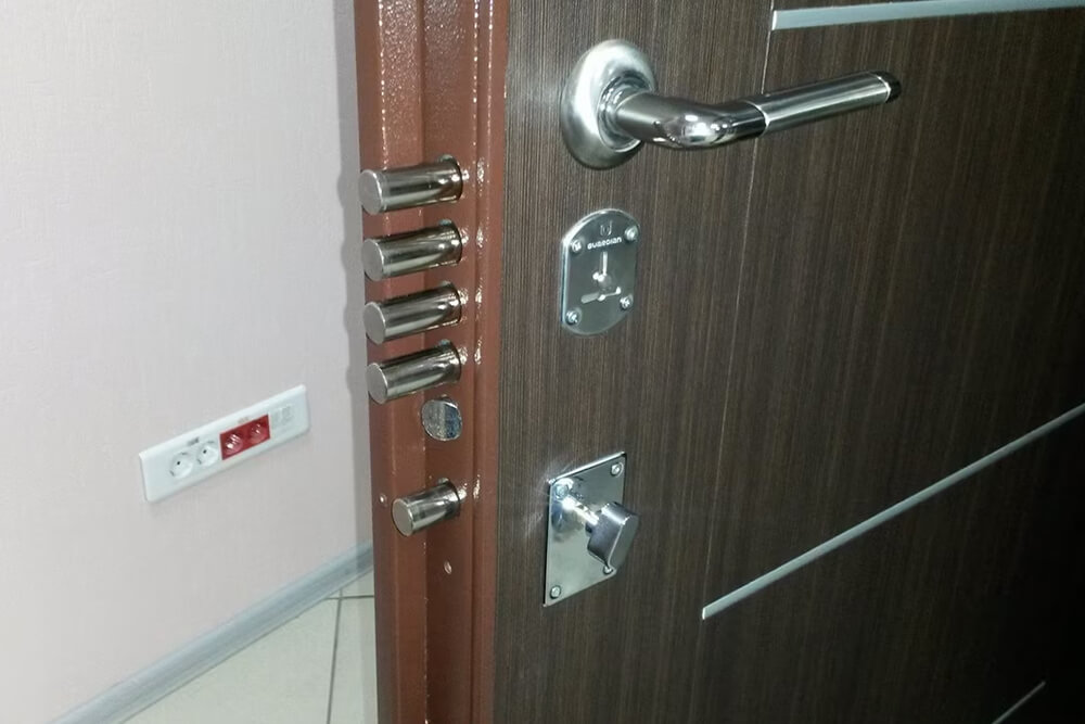 Сувальдный замок входной двери